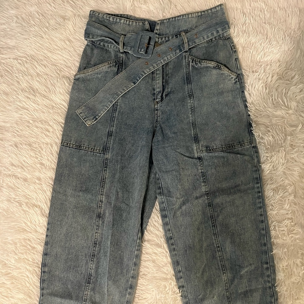 mom jean pants, light wash.
